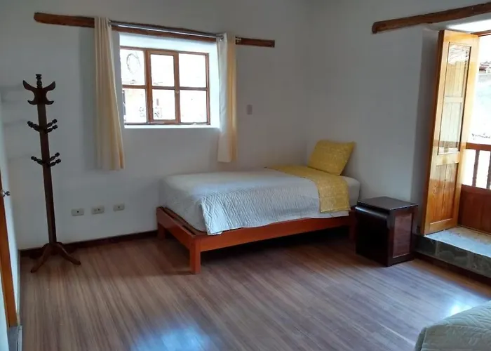 Hostal Plaza *