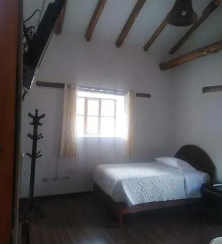 Hostal Plaza *